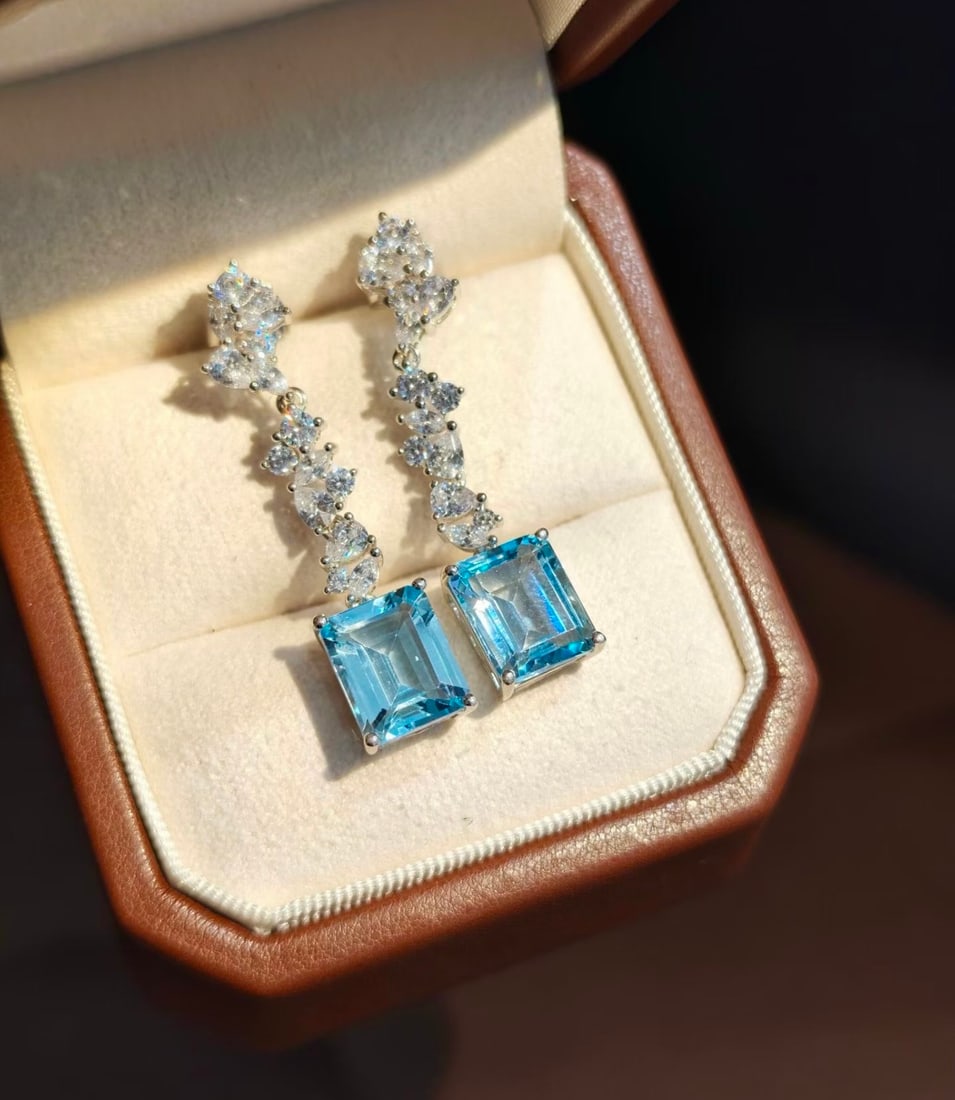 925 Silver Natural Topaz Earrings: These earrings are meticulously crafted in 925 silver, set with natural topaz, showcasing a simple yet elegant style. The fresh hue of the topaz adds a touch of brightness to the overall design. Suita