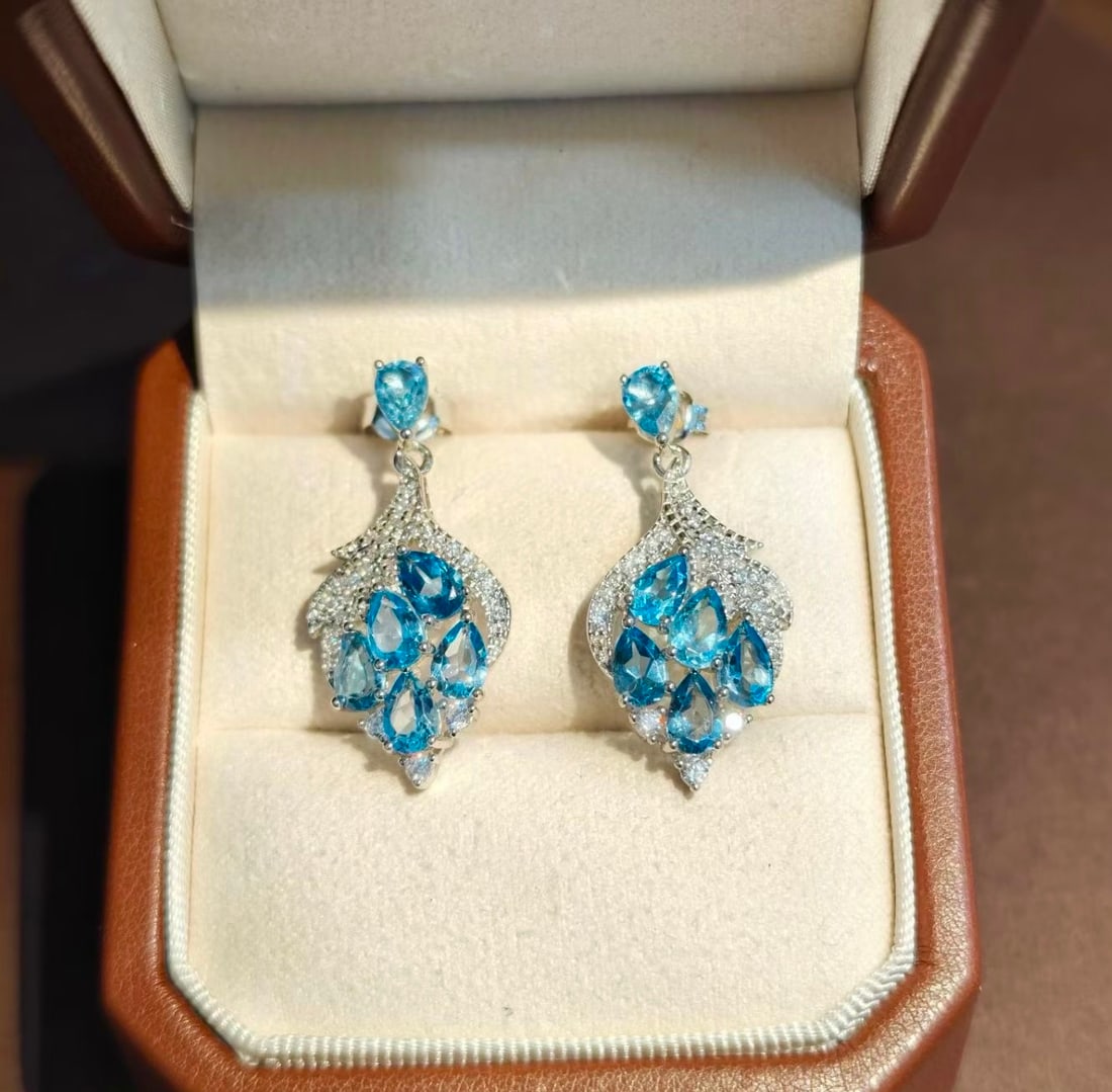 925 Silver Natural Topaz Earrings: These earrings are crafted from 925 silver, set with natural topaz, and feature an elegant phoenix design. Inspired by nature, they bestow a fresh and noble aura upon the wearer. (Size 33-16mm) Freigh
