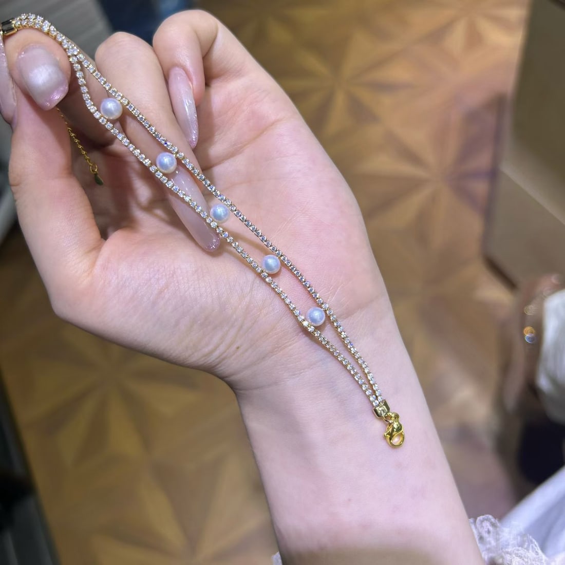 High-Quality Freshwater Pearl Bracelet: This bracelet features a double-layer design that exudes depth, paired with a fully diamond-studded fine chain that shines elegantly. The 5-6mm round aurora pearls are nearly flawless, showcasing high