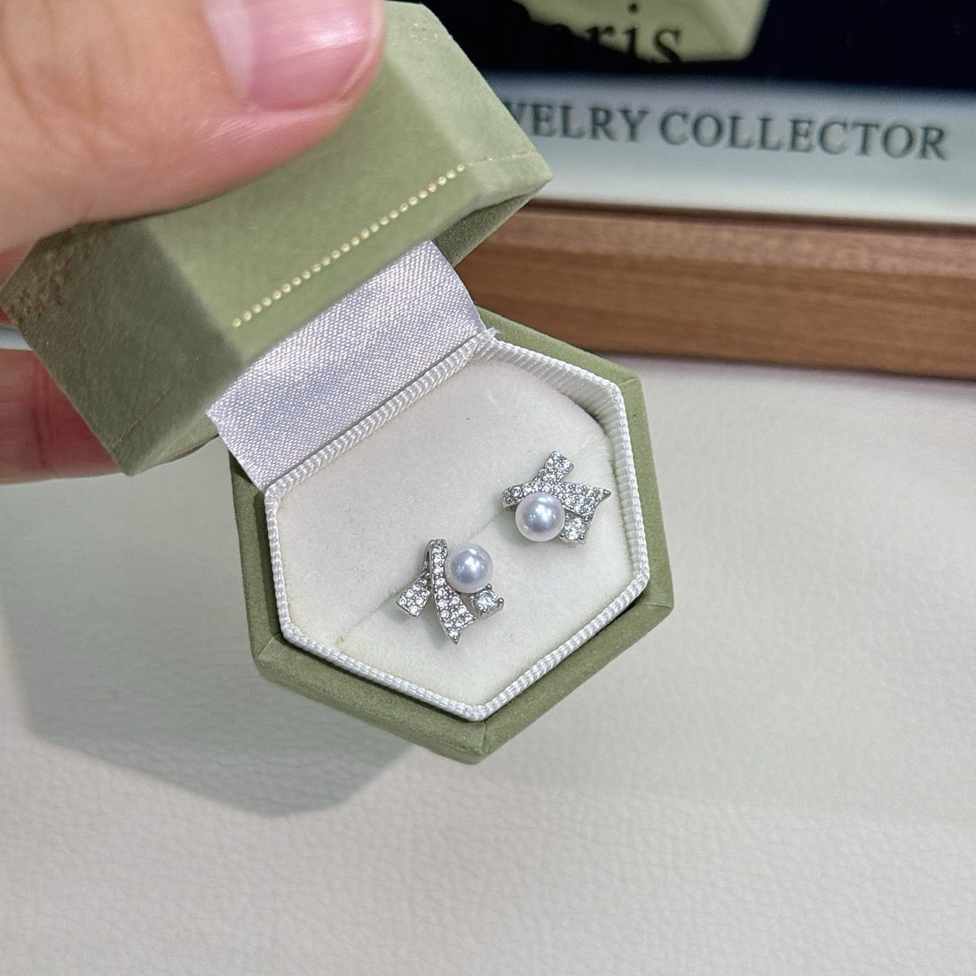 Sterling Silver Natural Freshwater Pearl Earrings: These earrings feature high-quality natural freshwater pearls, with a diameter of 5-6mm, exhibiting flawless mirror-like luster. Crafted from sterling silver, they offer outstanding texture, perfect f