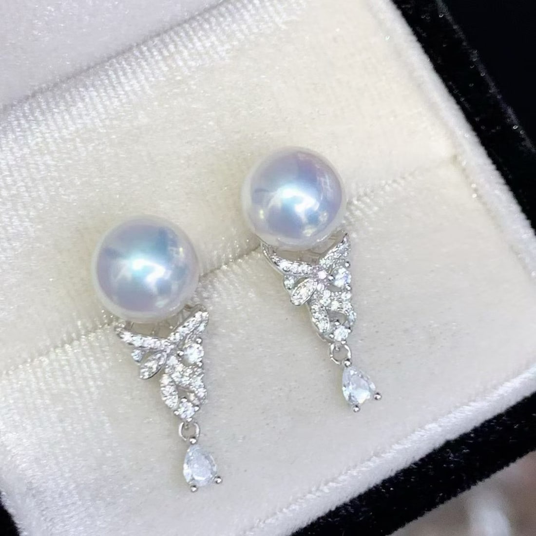 Natural Edison Pearl Earrings (1 of 6)