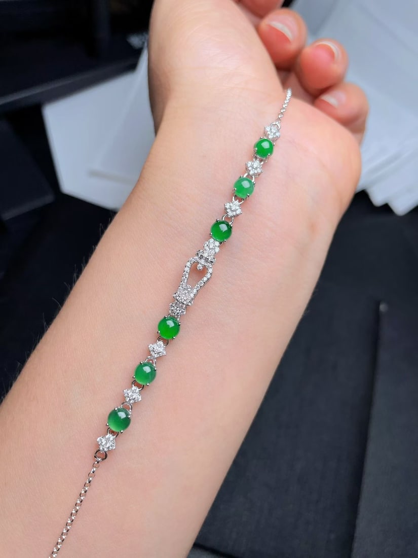 Silver Jade Bracelet: This bracelet is crafted with silver and adorned with exquisite jade, showcasing an elegant style. The jade stone measures 4.7mm, giving it a unique charm. Freight: 1.International Freight: Foreign sh