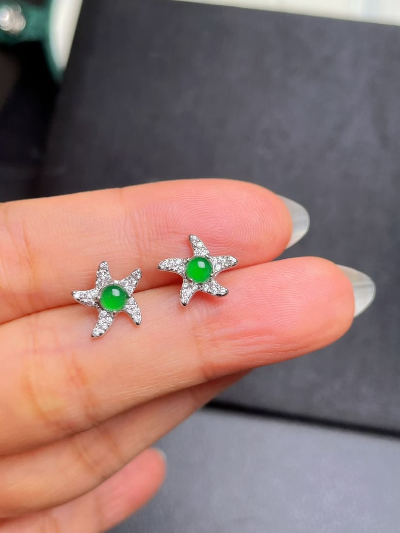 Silver Jade Starfish Earrings: These earrings are inspired by starfish, showcasing the natural beauty of jade. The fresh hue of the jade is as clear as the ocean, bringing a sense of tranquility. Freight: 1.International Freight: F