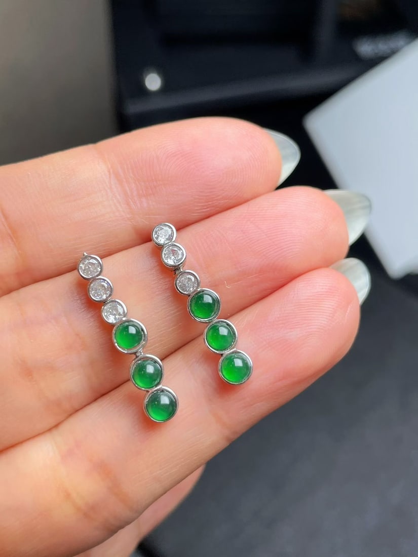 Silver Jadeite Earrings: These earrings feature jadeite as the main stone, showcasing a simple yet elegant design. The natural hue of the jadeite complements the silver's sheen, suitable for various occasions. (Stone size 3mm