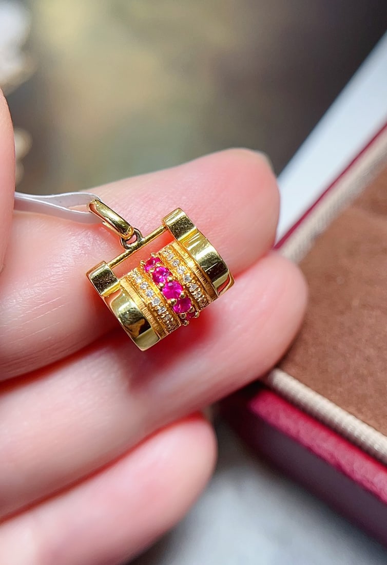 18K Gold Ruby Pendant (1 of 4)