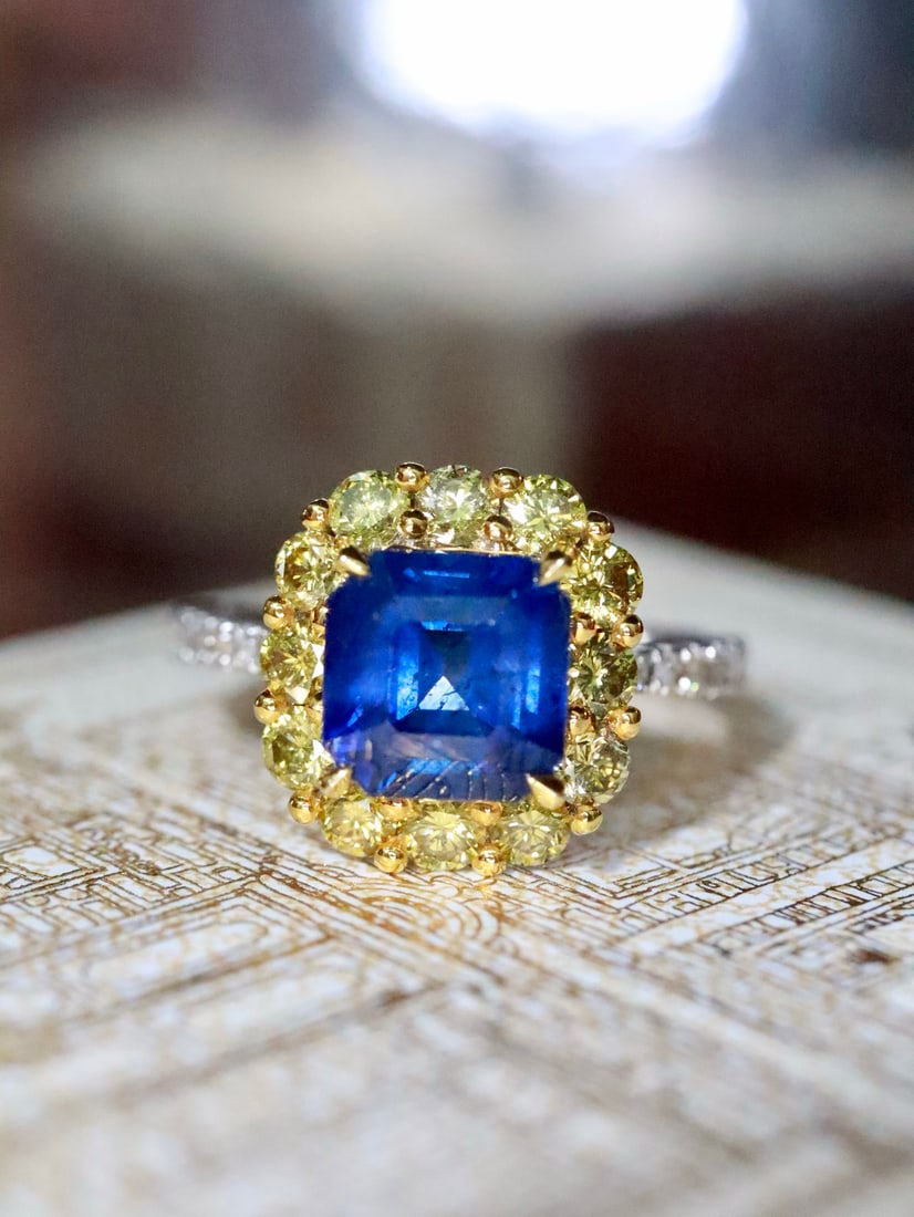 18K Gold Natural Blue Sapphire Ring (1 of 6)
