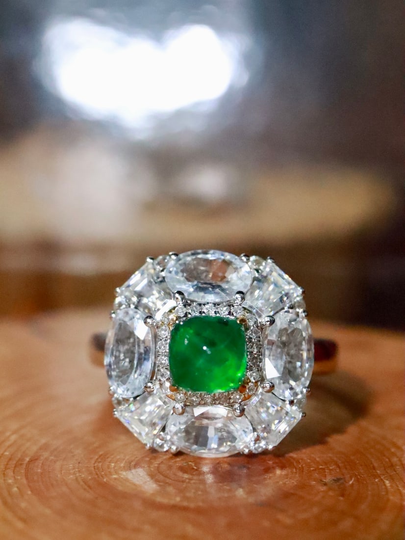 18K Gold Natural Emerald Ring: This ring features a deep, rich green color, exuding a luxurious brilliance. The 18K gold complements the natural allure of the emerald, with diamonds adding an extra touch of luxury. A high-end piece