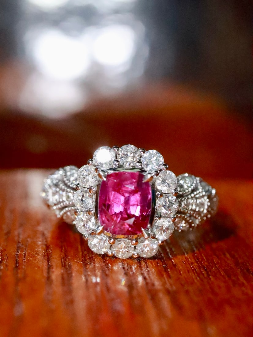 Platinum Natural Ruby Ring: The ruby main stone of this ring resembles a burning flame of love, with its rich rose-red hue captivating the heart. The surrounding diamonds sparkle like brilliant stars, adding unparalleled magnifi