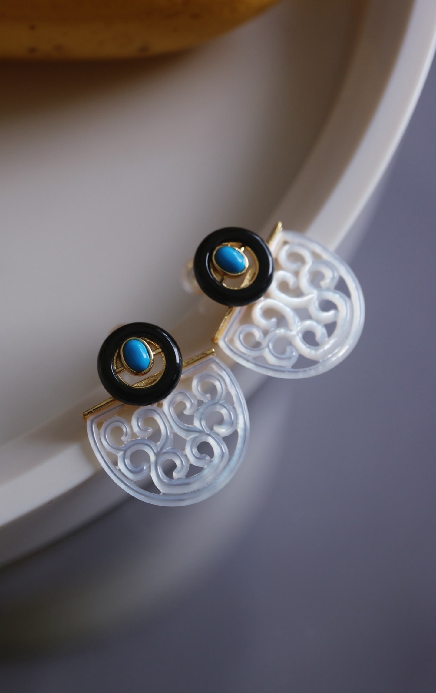 Sterling Silver Black Onyx and Mother-of-Pearl Earrings: These earrings feature a semi-circle design with hollowed white mother-of-pearl, reminiscent of a small fan, embodying a unique oriental charm. The depth of black onyx complements the luster of mother