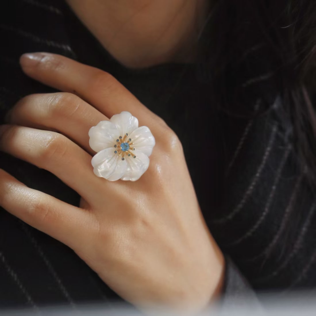 Natural Topaz and Natural White Mother-of-Pearl Ring: This ring features natural topaz and natural white mother-of-pearl as the main stones, showcasing exquisite craftsmanship. Based on sterling silver, the floral design is elegant and impressive with a 
