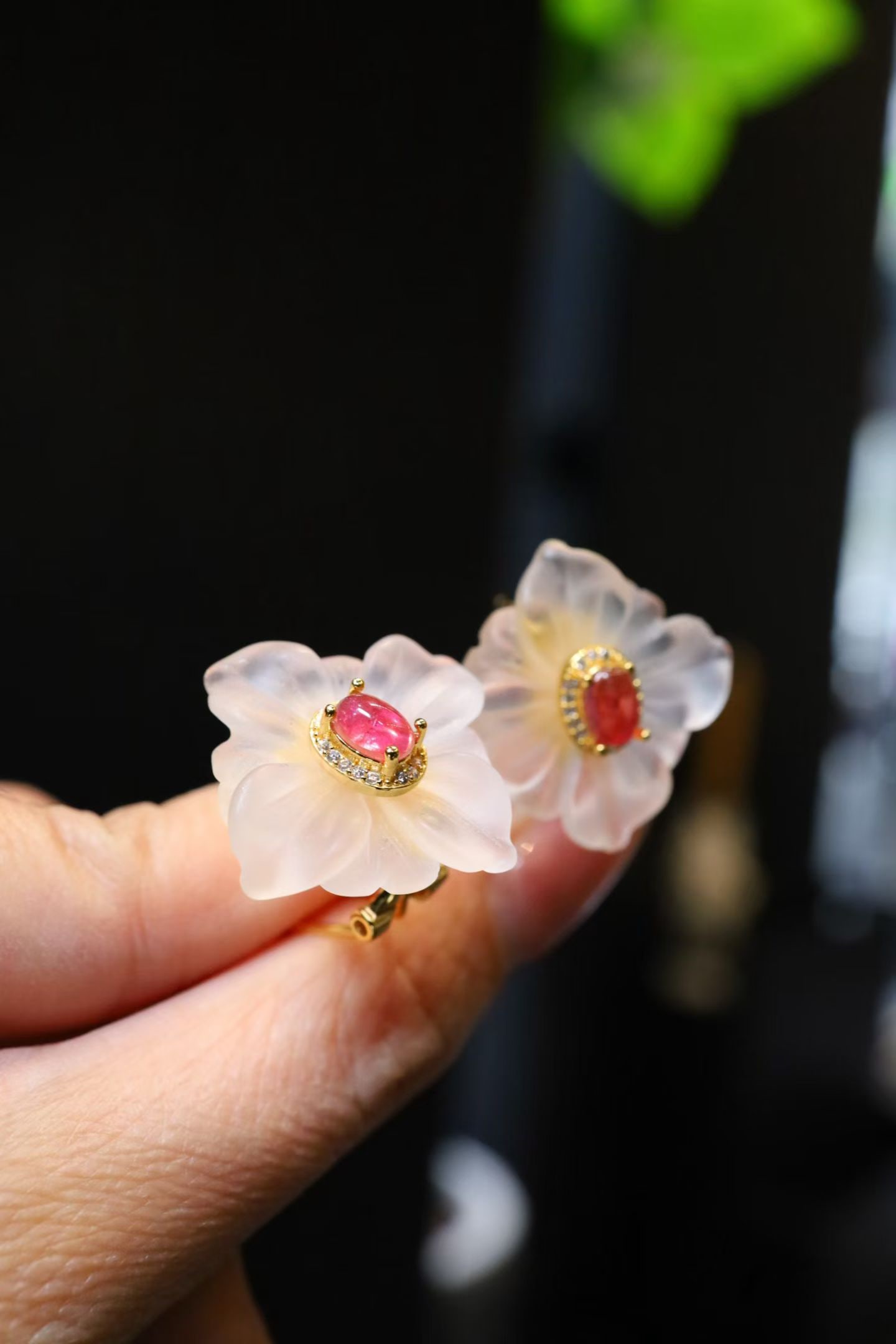 Natural Red Tourmaline and White Crystal Earrings: These earrings feature natural red tourmaline and intricately carved white crystal flowers, showcasing exquisite craftsmanship and the unique allure of natural gemstones. The sterling silver material 