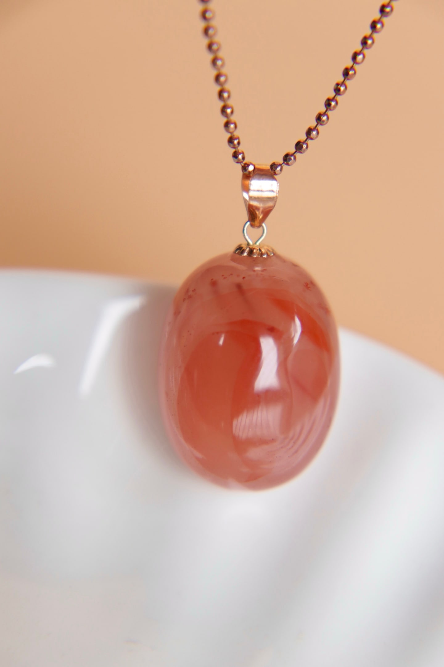 18K Gold South Red Pendant: This pendant is meticulously crafted in 18K gold, featuring a South Red gemstone, showcasing unique elegance and charm. Freight: 1.International Freight: Foreign shipping charges are determined by des