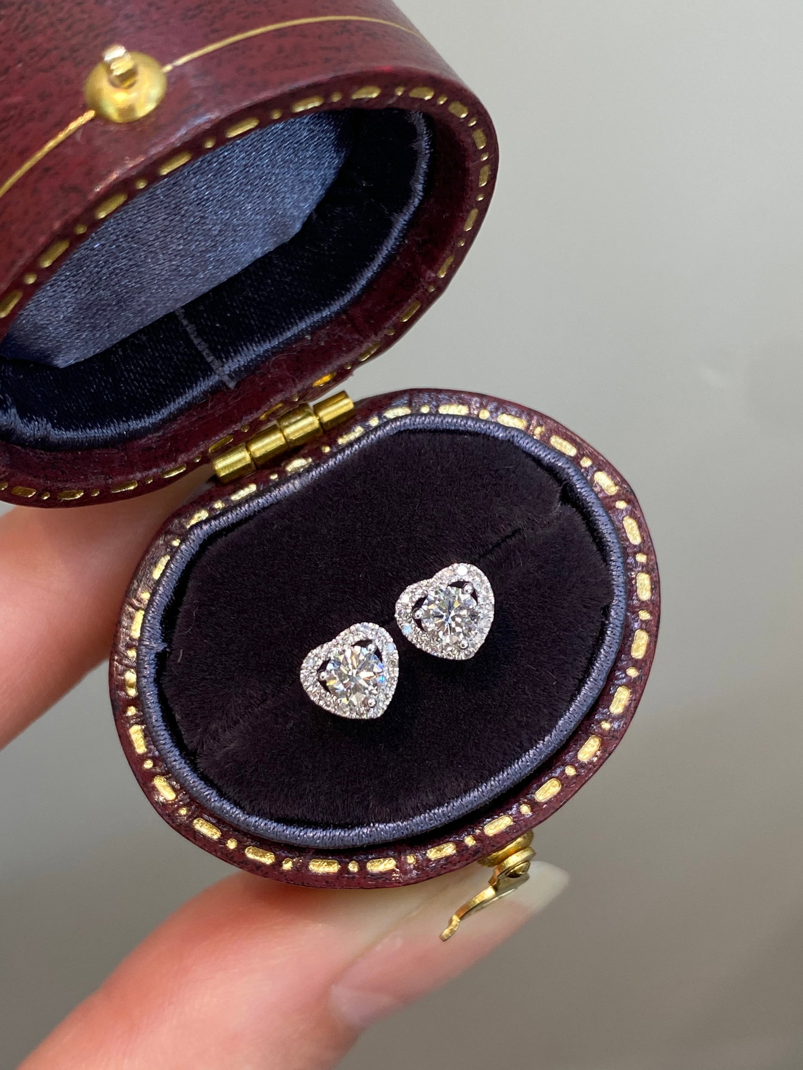 18K Gold Natural Diamond Earrings: 18K white gold outlines a full heart shape, with natural diamonds set like a flowing galaxy. Each refraction tells a story of tenderness, perfect for pairing with sweaters or dresses to add a touch of
