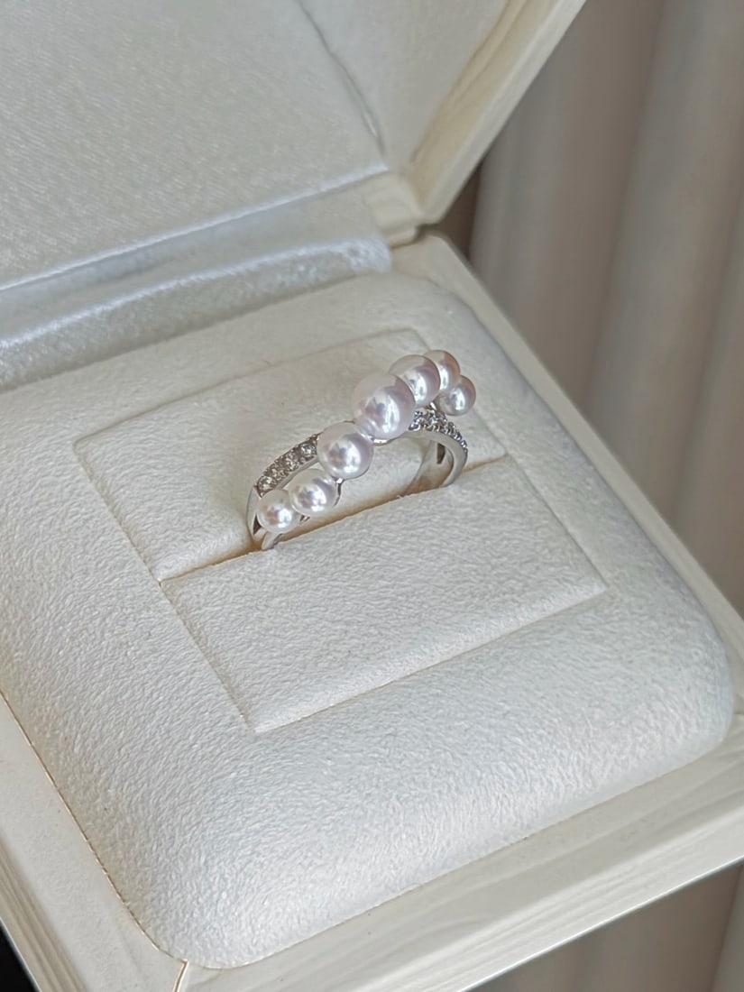 Akoya Pearl Ring: This ring features 3-5MM round Akoya pearls with slight blemishes, offering a unique mirror-like luster due to the thickness of the nacre. Each pearl is carefully selected for its exceptional