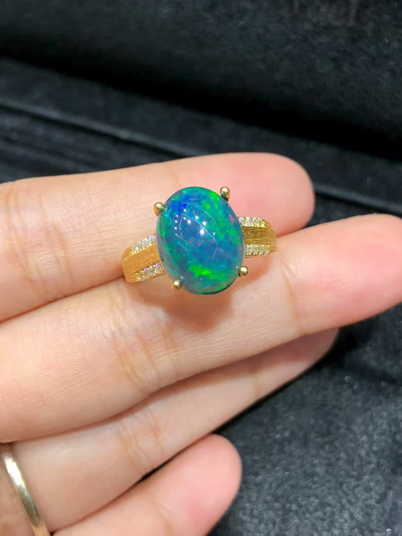 Natural Black Opal Ring: This natural black opal ring captivates every wearer with its unique colors and luster. The main stone measures approximately 9*11mm, and the exquisite S925 sterling silver setting adds unparalleled