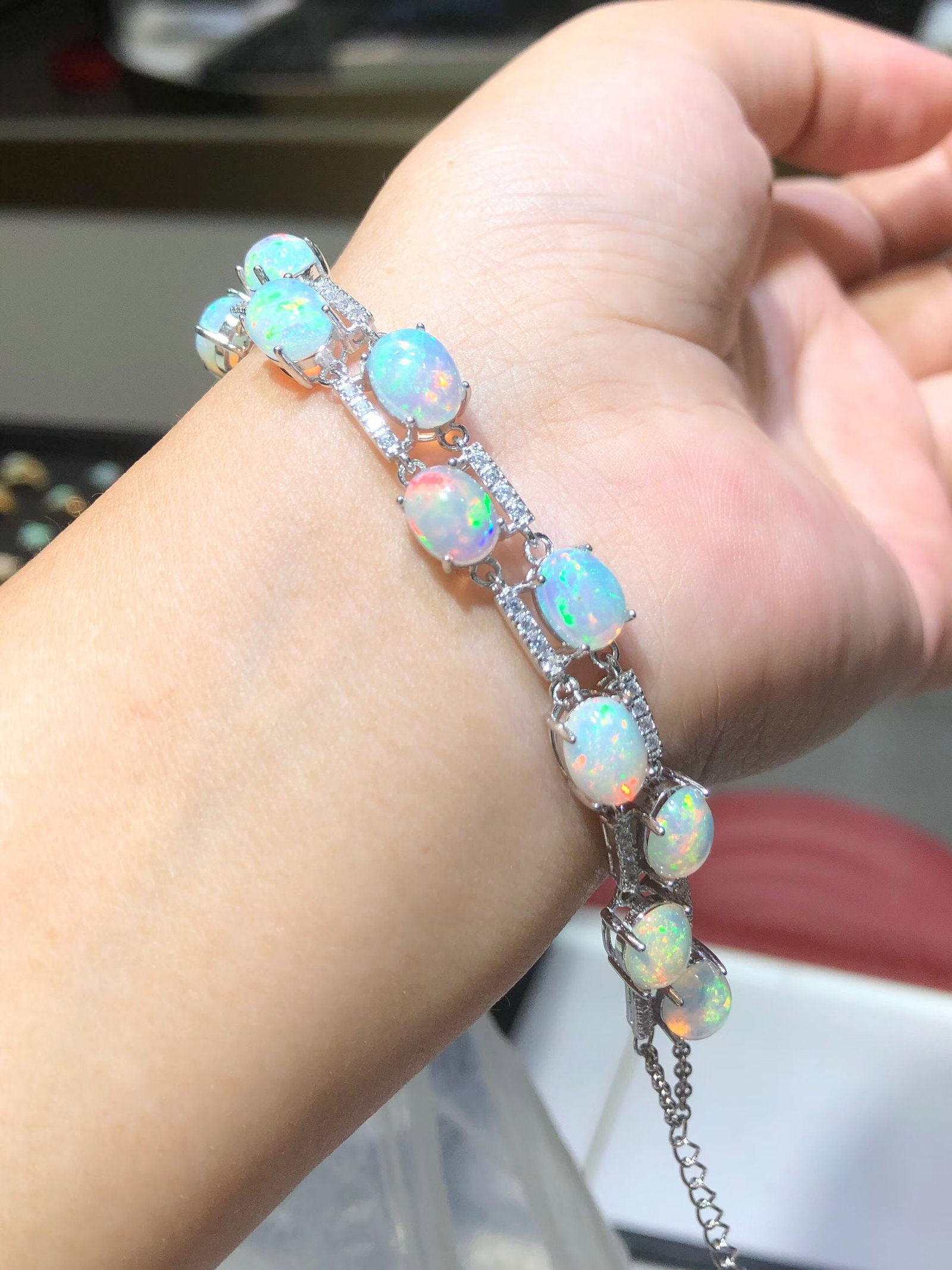 Natural Opal Bracelet: This bracelet features natural opal as the main stone, showcasing its unique luster and charm. Each opal measures 6*8mm, elegantly set in fine S925 sterling silver, highlighting its graceful character
