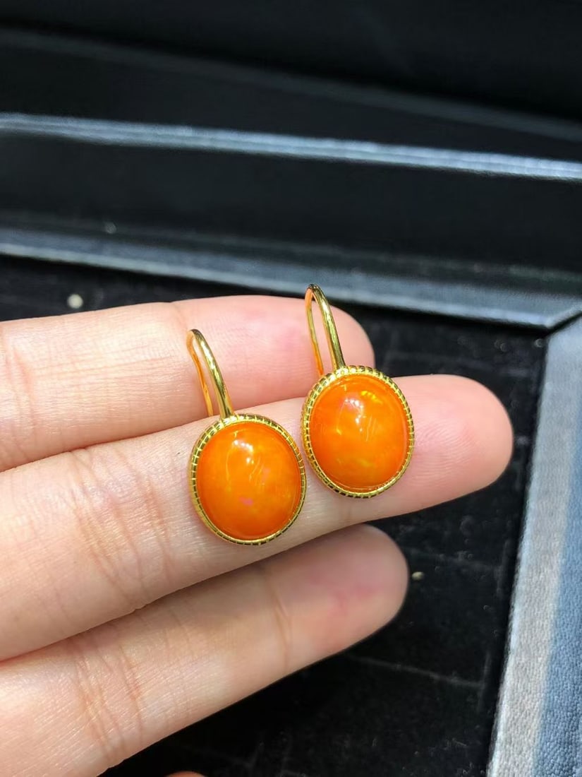 Natural Fire Opal Earrings: These earrings feature natural fire opals as the main stones, showcasing unique colors and luster, complemented by exquisite S925 silver settings, exuding elegance. (Main stone size 9*11mm) Freight: