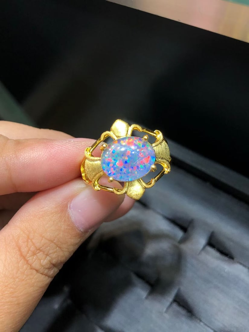 Natural Opal Ring: This natural opal ring captivates every wearer with its unique colors and luster. The main stone measures 9*11mm, and the exquisite S925 sterling silver setting adds unparalleled elegance to the piece
