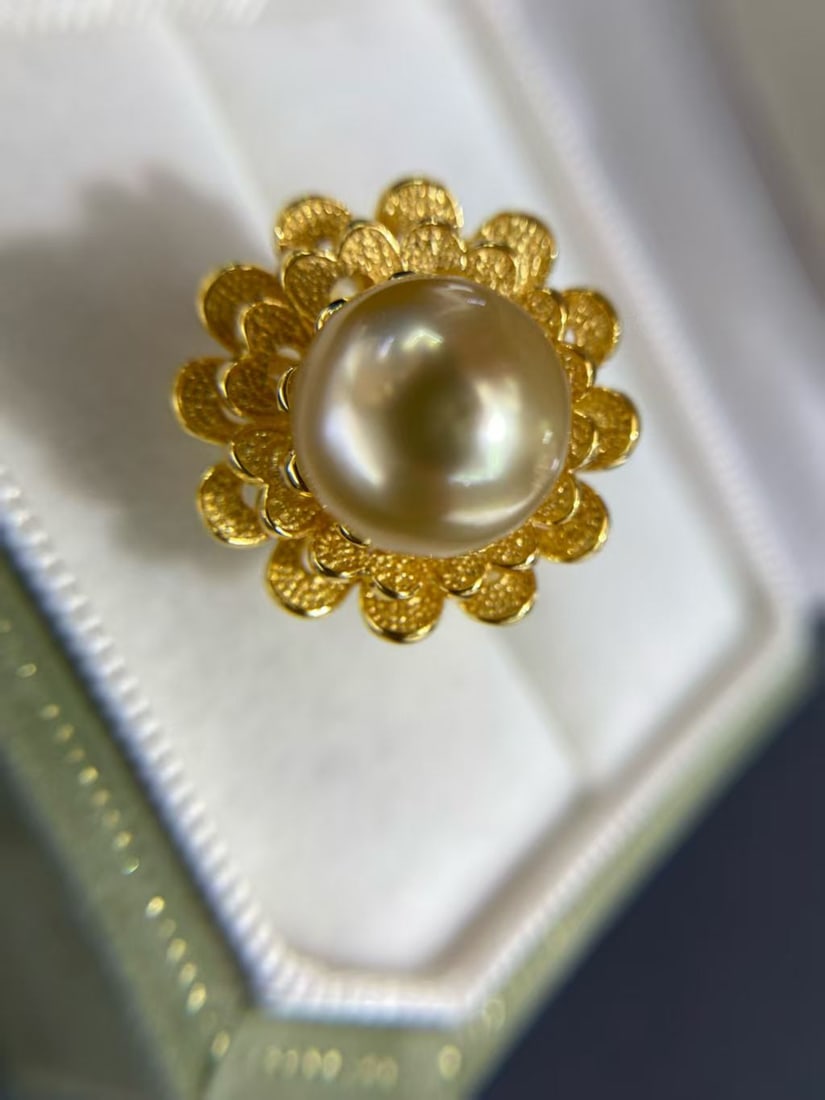 Natural South Sea Gold Pearl Ring: This ring features a natural South Sea gold pearl as the main stone, with a diameter ranging from 10-11mm, showcasing a low-key luxurious aura. Its exquisite craftsmanship and design make it a