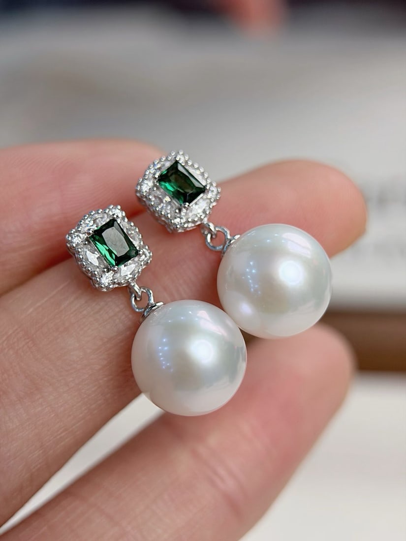 10-11mm Edison Pearl Earrings (1 of 6)