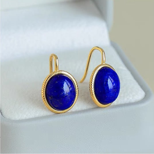 S925 Silver Natural Lapis Lazuli Earrings: These earrings feature high-quality natural lapis lazuli with an oily texture, showcasing a simple and elegant design. Set in S925 silver, they perfectly highlight the unique charm of the lapis lazuli