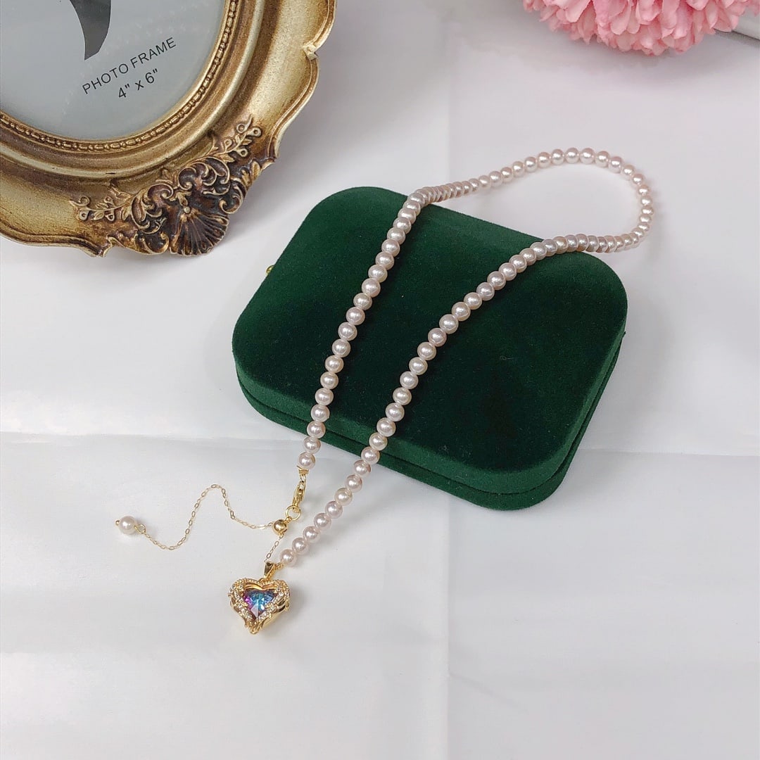 S925 Natural Pearl Necklace: This necklace features natural pearls with a diameter of approximately 4-5mm, showcasing a delicate luster and elegance. Paired with an S925 silver adjustable chain, it is suitable for various occasio