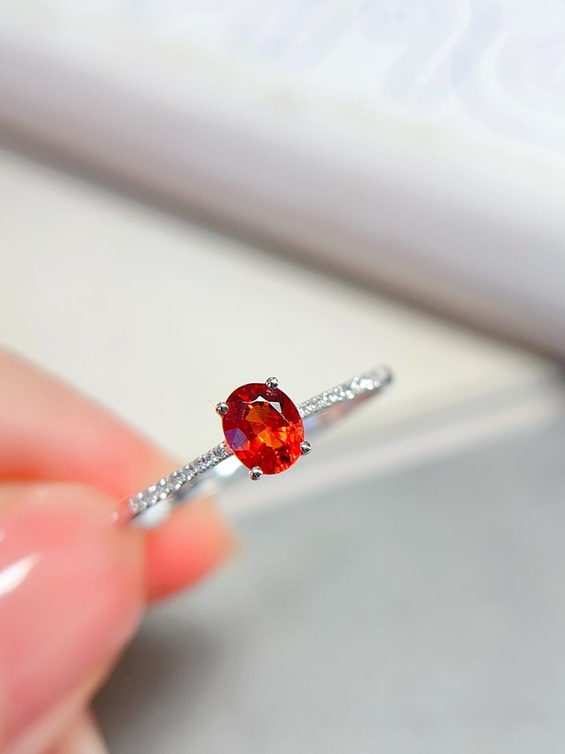 18K Gold Fanta Ring: This ring is crafted in 18K gold, showcasing the brilliant fire of the Fanta stone. Its flawless texture gives it a unique luster and charm. The minimalist design is suitable for any occasion. (Main s