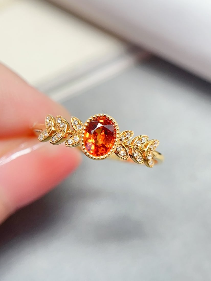 18K Gold Fanta Ring: This ring is meticulously crafted in 18K gold, showcasing the unique allure of the Fanta gemstone. The flawless glass-like main stone sparkles with enchanting fire under light, surrounded by 24 diamon