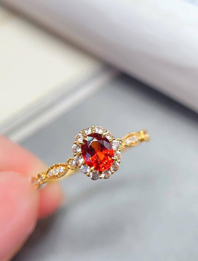 18K Gold Flawless Fanta Ring: This ring is crafted in 18K gold, showcasing the unique allure of the Fanta stone. The glassy main stone sparkles brilliantly in the light, complemented by 16 diamonds and 12 white sapphires, exuding 