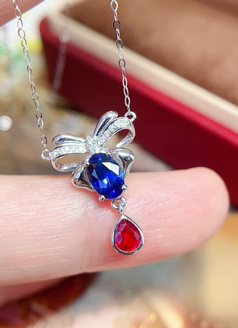 18K Gold Sapphire Ruby Pendant: This pendant is crafted in 18K gold, featuring a royal blue sapphire and pigeon blood red ruby, with vivid colors and dazzling brilliance. The glassy texture enhances its outstanding appearance, perfe