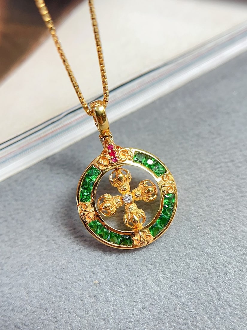 18K Gold Tsavorite Pendant: Meticulously crafted from 18K gold, this pendant showcases the unique, vibrant green hue of a tsavorite garnet. Its design exudes artistic flair, with ruby ??accents adding a touch of luxury. The piec