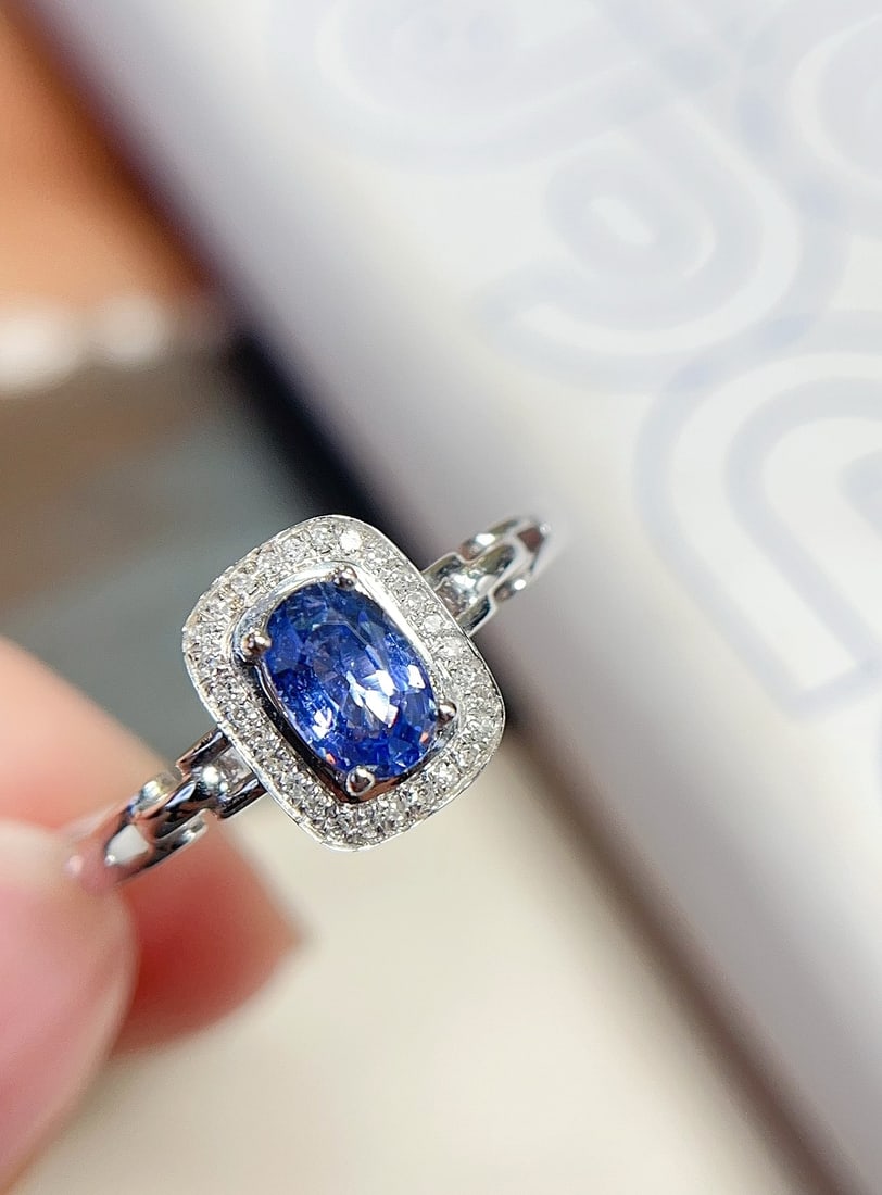 18K Gold Sapphire Ring: This 18K gold ring features a stunning sapphire with a unique cornflower hue. The ring is elegantly designed and adorned with 28 diamonds, offering a lightweight yet luxurious feel. (Main stone approx