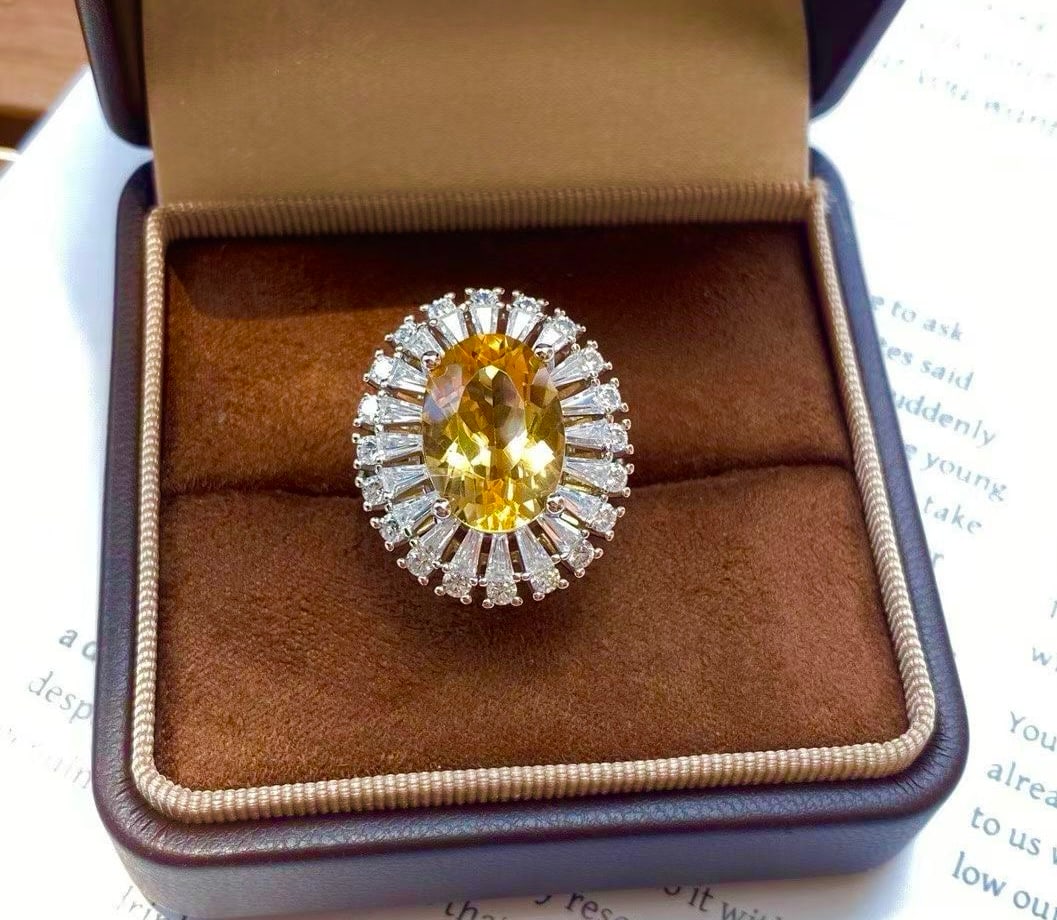 925 Silver Natural Citrine Ring: This ring is meticulously crafted from 925 silver, set with a natural citrine, resembling a sunlit crown on your fingertip. The citrine is elevated like a small sun in your palm, exuding a captivating