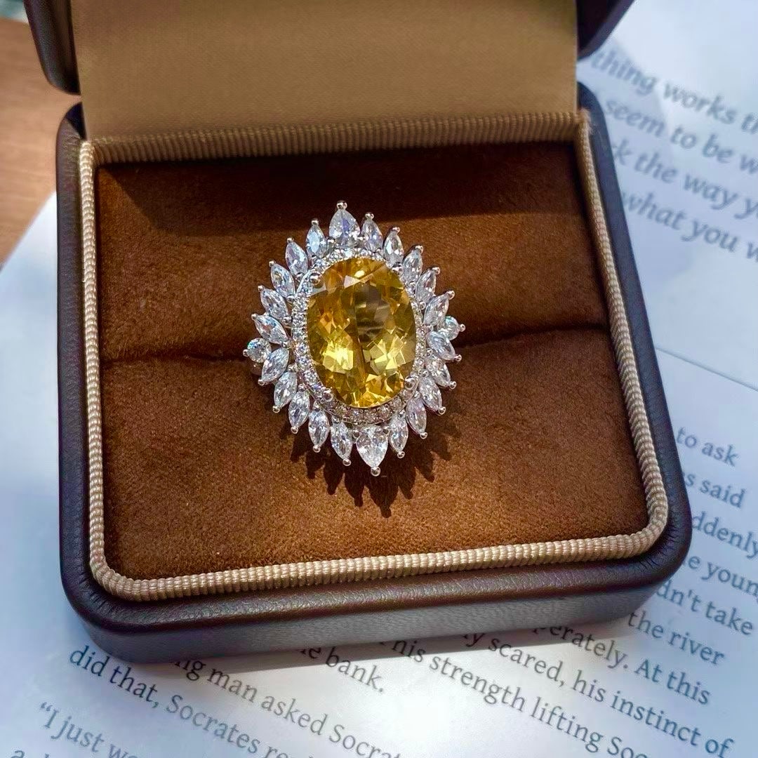 925 Silver Oval Citrine Ring: This ring perfectly showcases the warm tones of citrine, as if capturing the sunset glow at your fingertips. The main stone is elegantly oval-shaped, exuding a captivating brilliance. (Main stone 10*1