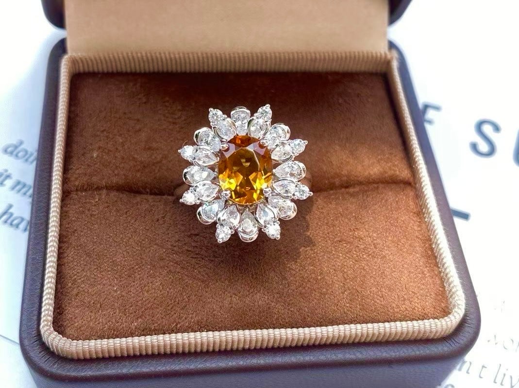 925 Silver High Carbon Diamond Citrine Ring: This ring features a 925 silver base set with high carbon diamonds, with citrine adorning it like a flower's pistil, resembling the midday sun worn on the fingertip, exuding a charming brilliance. (Ma