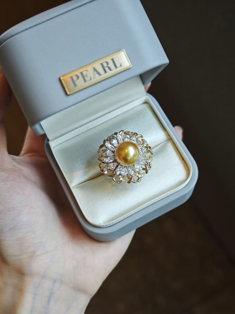 Natural Bright Golden South Sea Pearl Ring: This ring features a natural bright golden South Sea pearl, with a round and full body and captivating luster. Each pearl is carefully selected to ensure its unique individuality and high quality. Exq