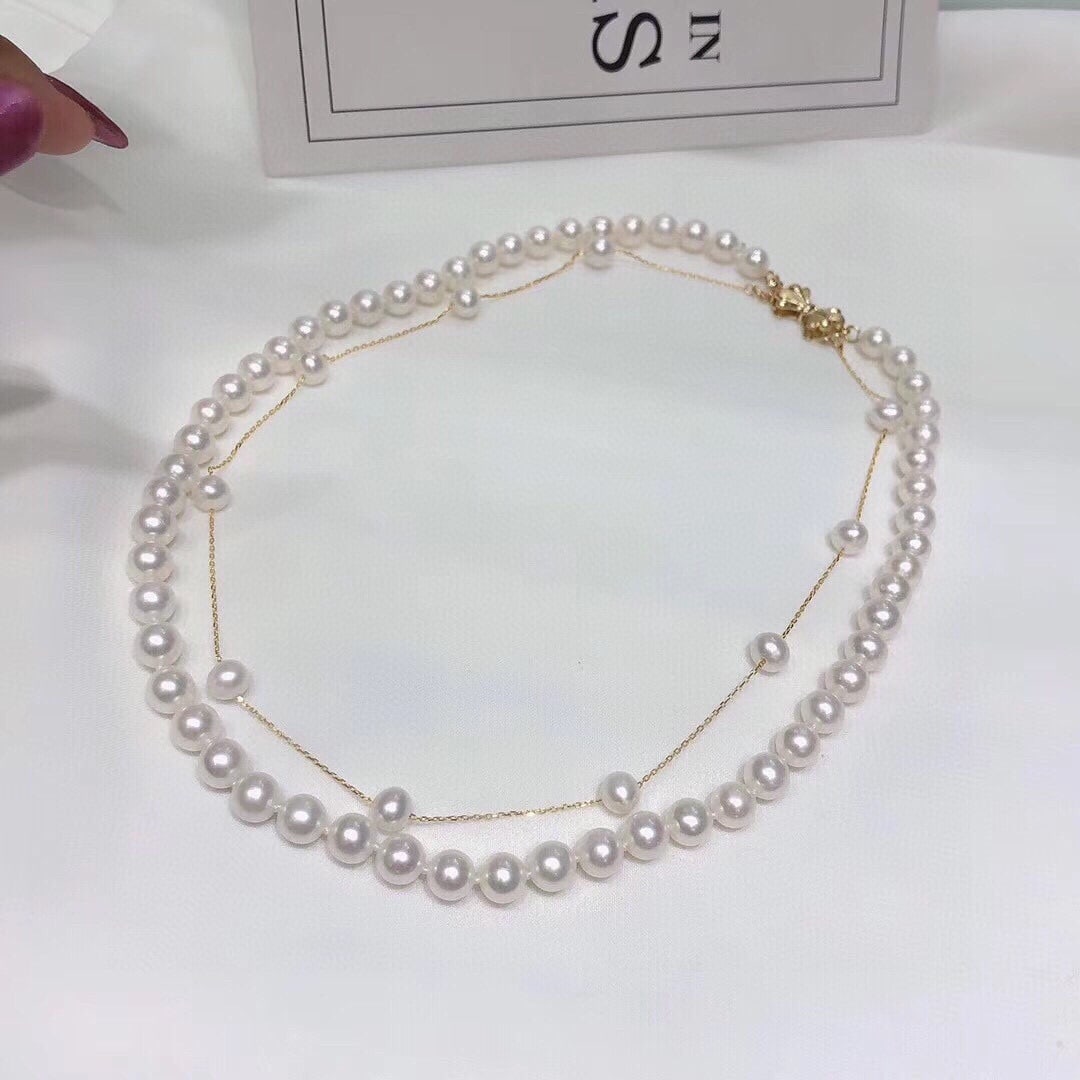 High-Quality Pearl Necklace: This pearl necklace features an elegant double-layer design with near-round pearls that exhibit a strong luster, exuding a noble aura. The slight blemishes of the pearls add to their natural uniquenes