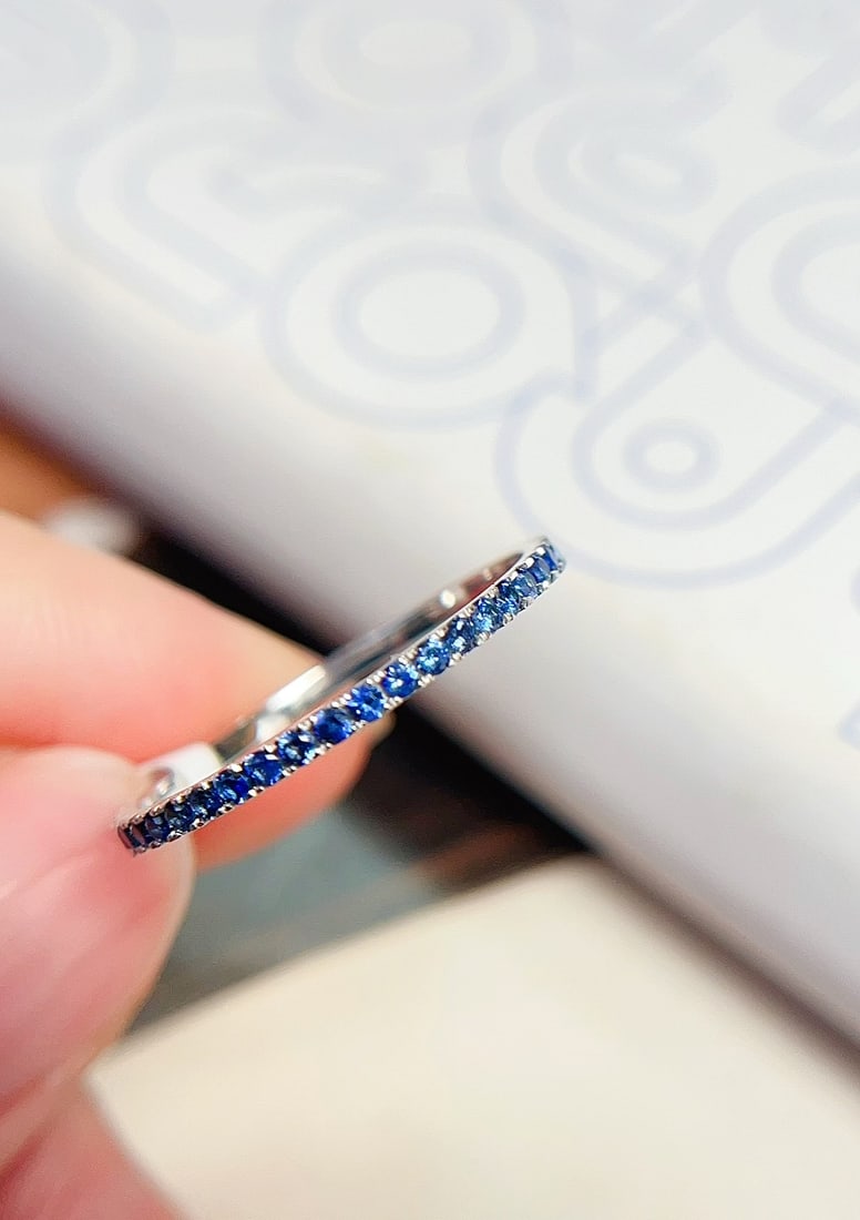 18K Gold Sapphire Ring: This 18K gold sapphire ring captivates with its cornflower blue hue, featuring a minimalist and elegant design suitable for any occasion. The main stone is approximately 0.3 carats, with a total weigh