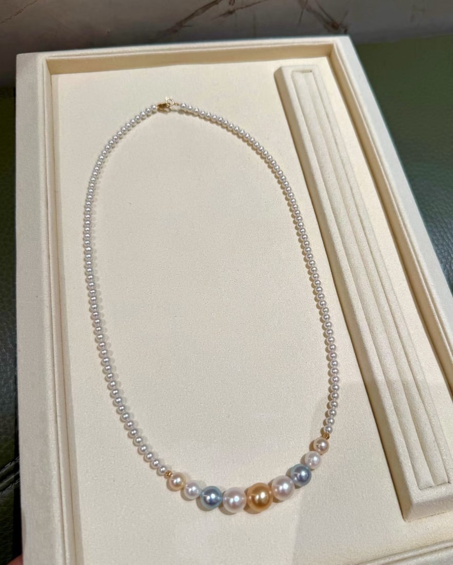 18K Gold Natural Saltwater Pearl Necklace: This necklace features an 18K gold base, adorned with various saltwater pearls in a unique candy color scheme. South Sea golden pearls, saltwater akoya white pearls, saltwater Mabe pearls, and saltwat