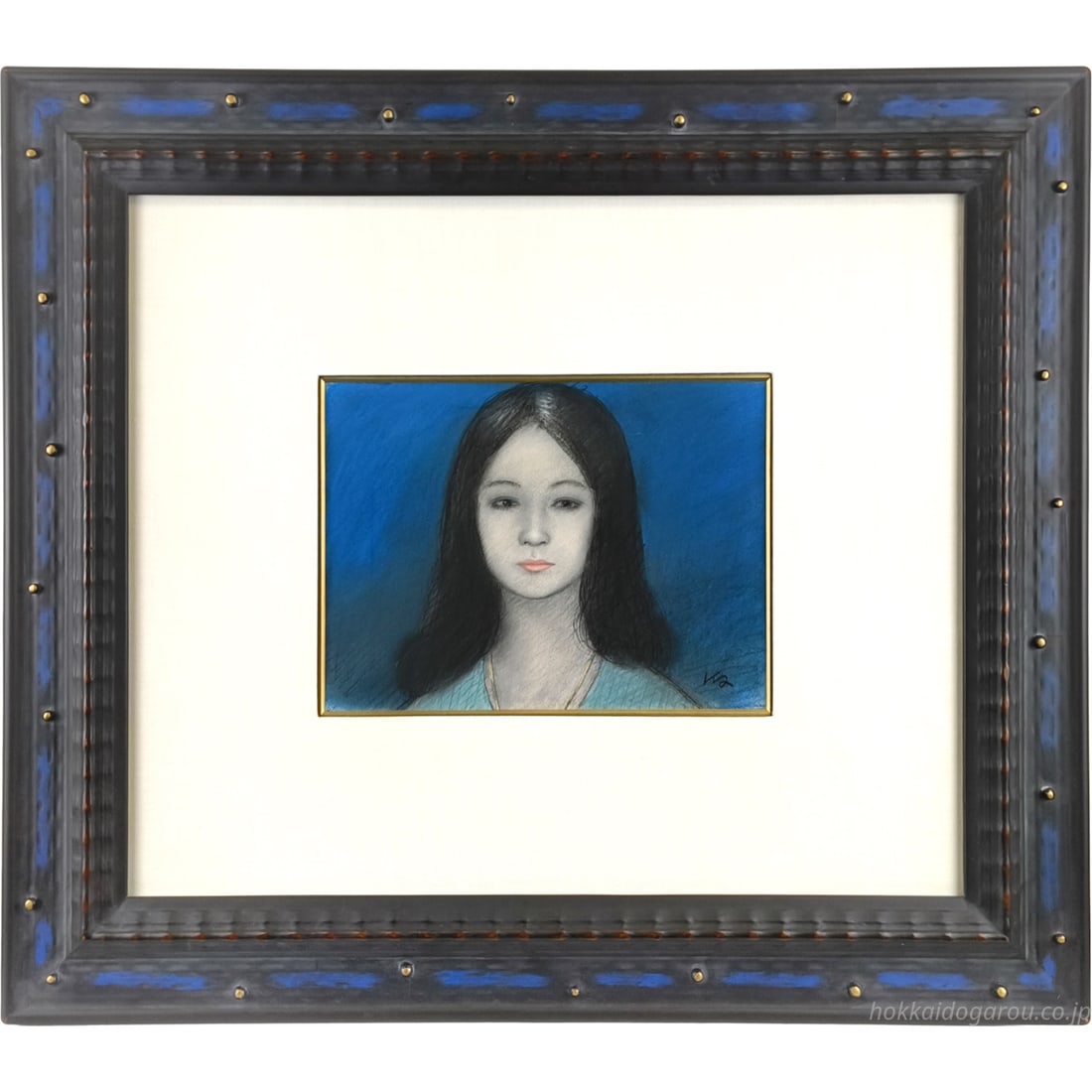 Kazama Kan "Onna" pastel painting: Title Kazama Kan "Woman" Pastel Painting Description Amidst a blue background, the fair skin and lip color stand out exceptionally, imbued with deep emotion in the woman's expression. Technique: Paste