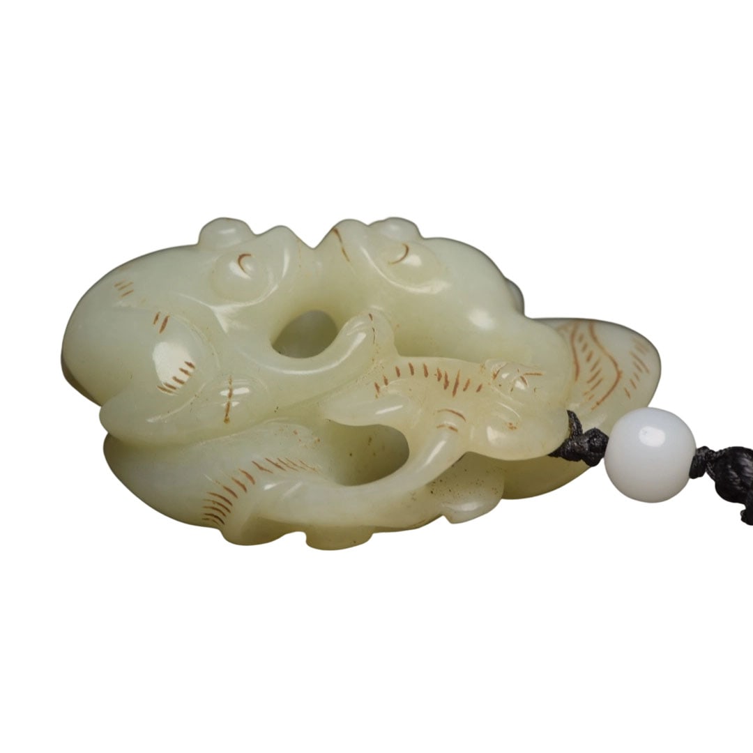 Hetian Jade Pendant: The jade is warm and delicate, with natural coloration and exquisite carving skills. The patina is exceptional, and the carving is vivid with smooth lines, presenting a perfect condition. (Height 6.9c