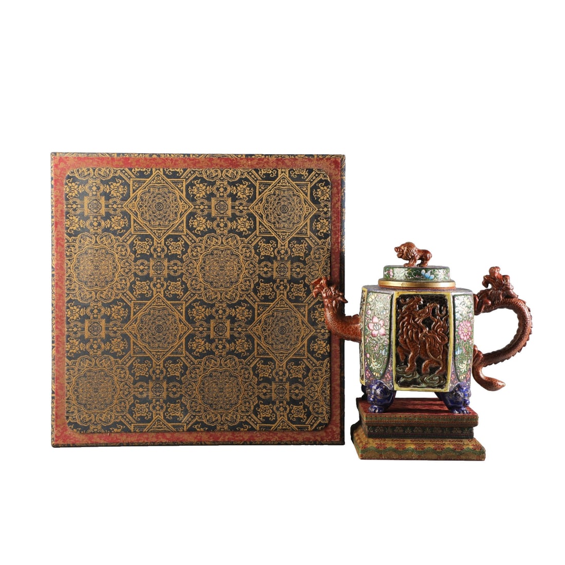 Qing Dynasty Zisha Teapot: The Qing Dynasty Zisha teapot holds a significant position in the history of Zisha development, showcasing unique charm in its shape and decoration. Particularly during the Kangxi to Qianlong period, 