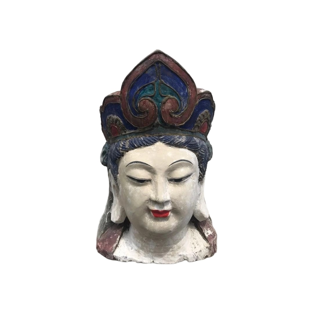 Wooden Carving of Kannon Head Sculpture: According to the consignor: This is one of the items moved to the father's warehouse during the reconstruction of the grandfather's house in the past. The age cannot be traced, but it seems that relat