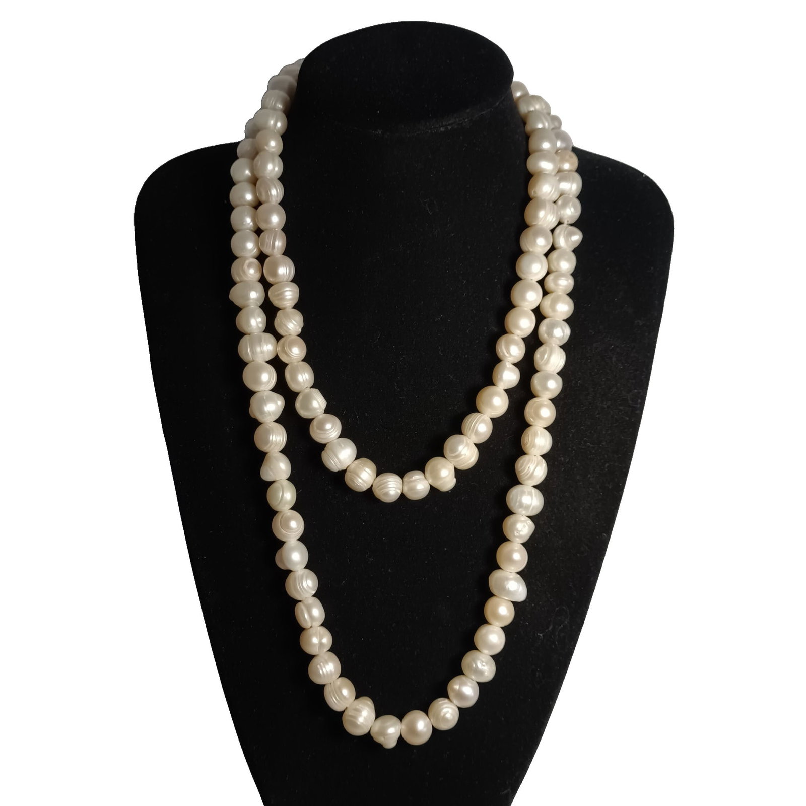 Qing Dynasty Old Pearls: This string of Qing Dynasty old pearls consists of 108 pearls, preserved in perfect condition with excellent appearance. The pearls have a thick patina and a bright surface, reflecting the sediment of