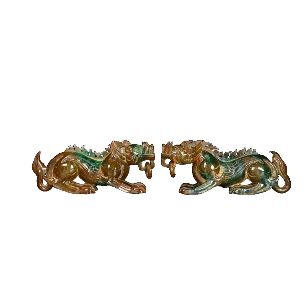 He Tian Jade Pigs Pair: This pair of He Tian jade pigs features exquisite carving with vivid details, showcasing superb craftsmanship. The overall shape is plump, symbolizing good fortune, making it suitable for collection a