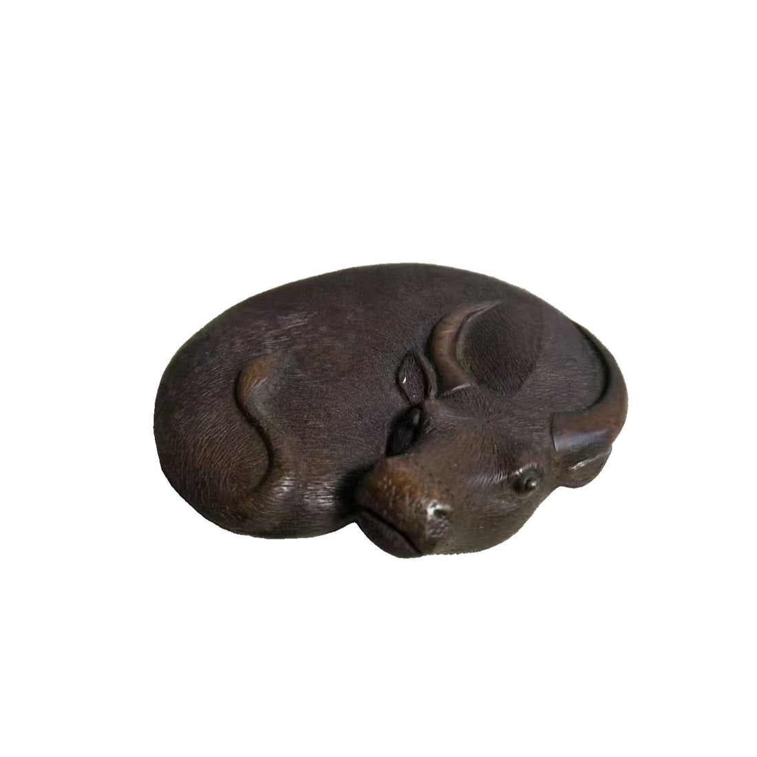 Solid Copper Bull: This solid copper bull, crafted from purple copper, symbolizes great fortune and vitality, making it an ideal tea pet or decorative piece, showcasing unique craftsmanship and cultural significance. Fr