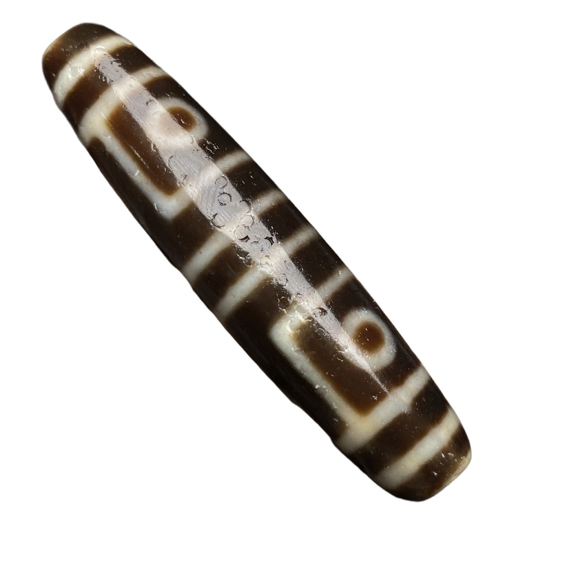 Old Material High Oil Patina Four-Eyed Heaven Bead: This four-eyed heaven bead is made from old material with a high oil patina, rich in symbolism and representing the mysterious power of nobility. It is believed to ward off evil and bring good
