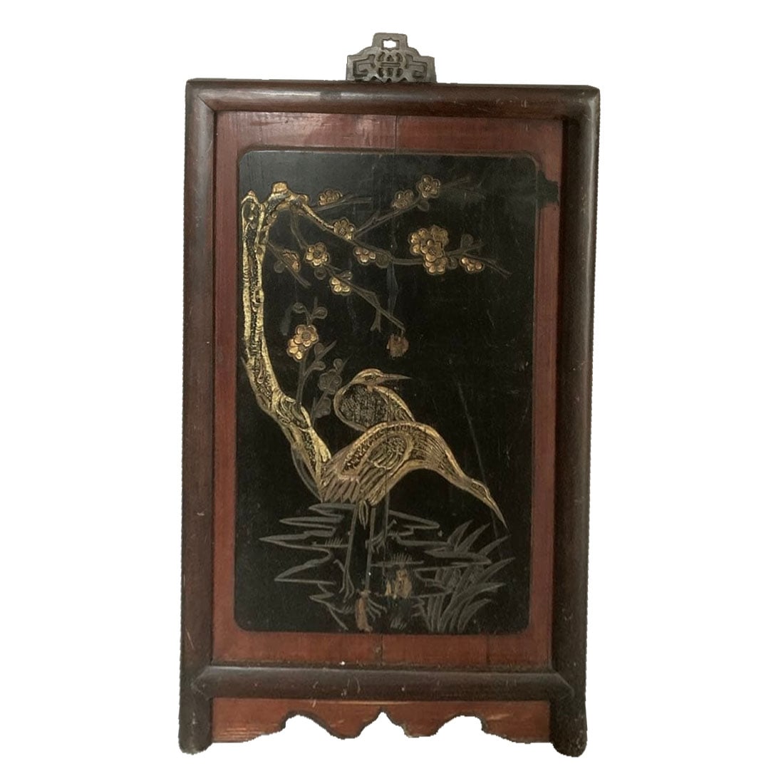 Joseon Dynasty wood carving wall decoration with lacquer-painted floral and bird motif in gold color: Joseon Dynasty Wood Carving Wall Decoration with Lacquer Painting of Flowers and Birds in Gold Gilding Antique Dimensions (approx.): Height 71 cm (including metal fittings), Width 38.5 cm, Thickness 3