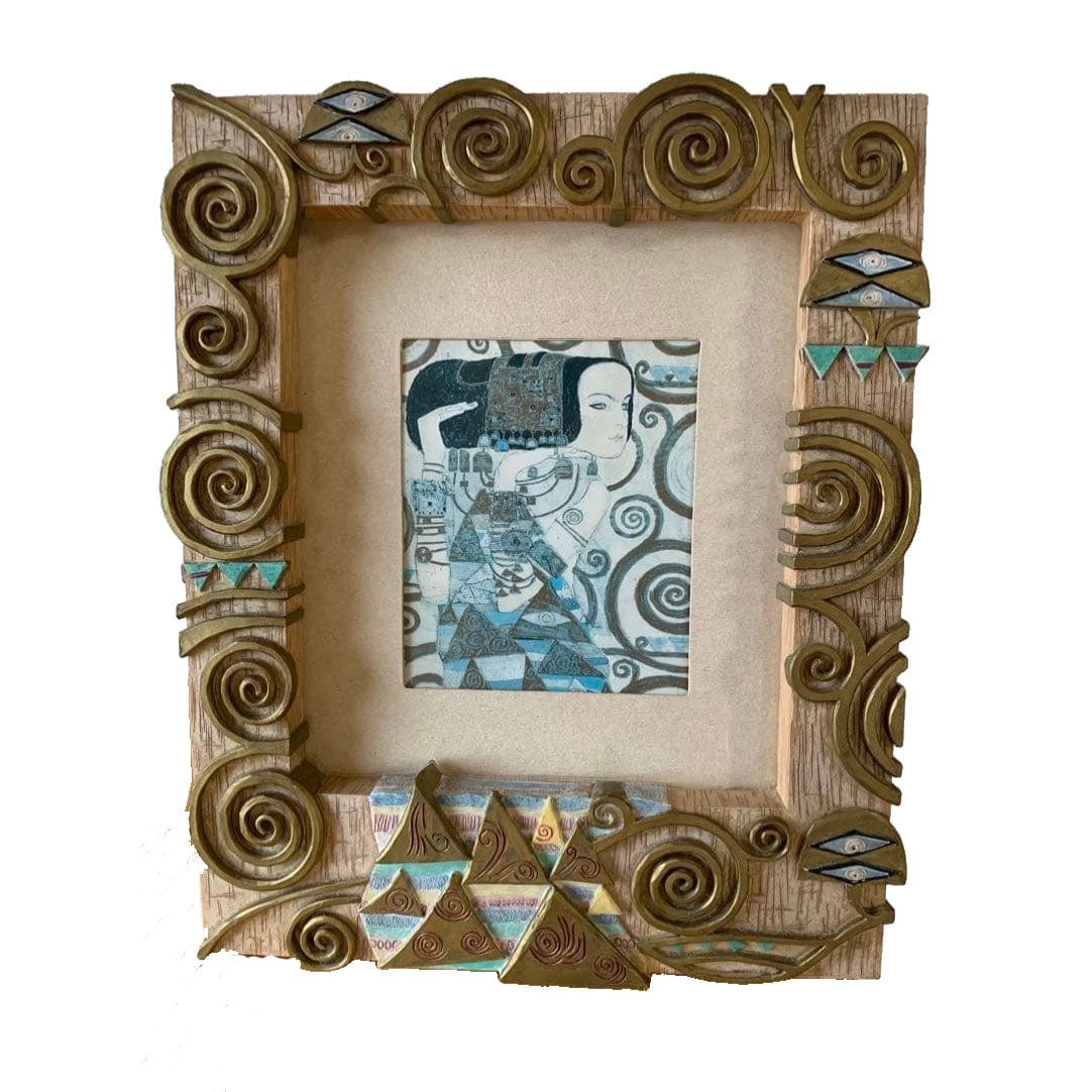 Gustav Klimt Themed Art Frame with Framed Painting Overseas Fine Art Antique: Gustav Klimt Themed Art Frame with Framed Painting, Overseas Fine Art Antique This is a wooden art frame themed on the works of Gustav Klimt. The frame is adorned with three-dimensional spiral pattern