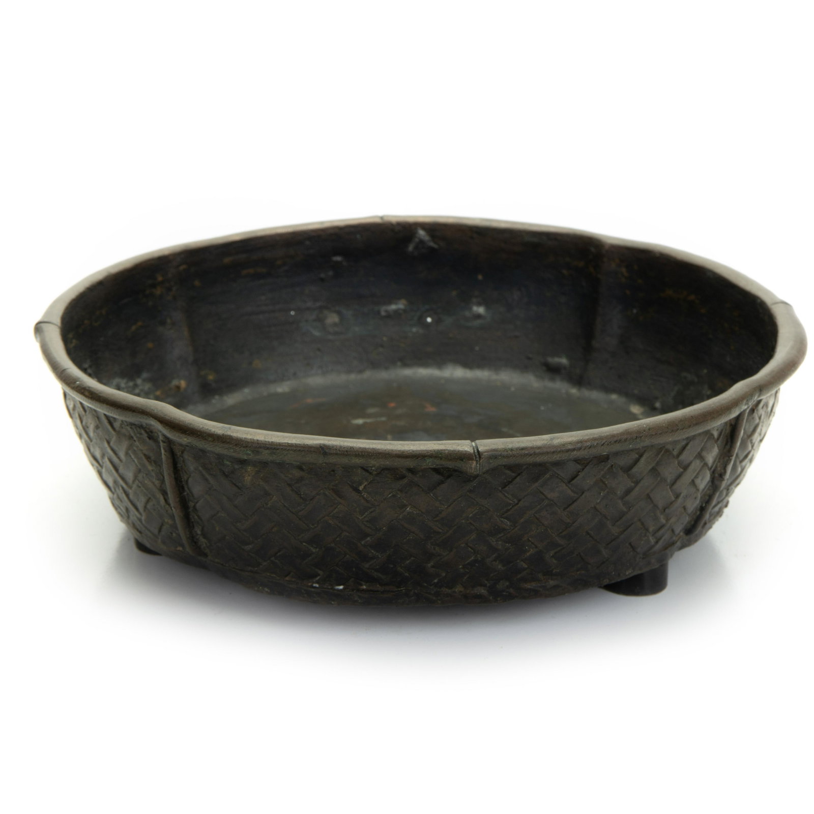 Japanese Bronze Basket Weave Hibachi: Bronze basket weave hibachi. H:2.75in(6.9cm) W: 9.5in(24.1cm)